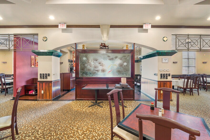 More Photos Of 2529 S 6 Hwy, Houston Restaurant For Sale