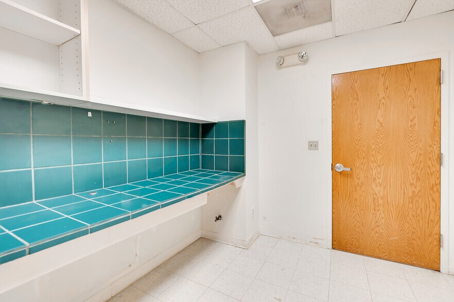 More Photos Of 222 I St, Los Banos Office For Lease