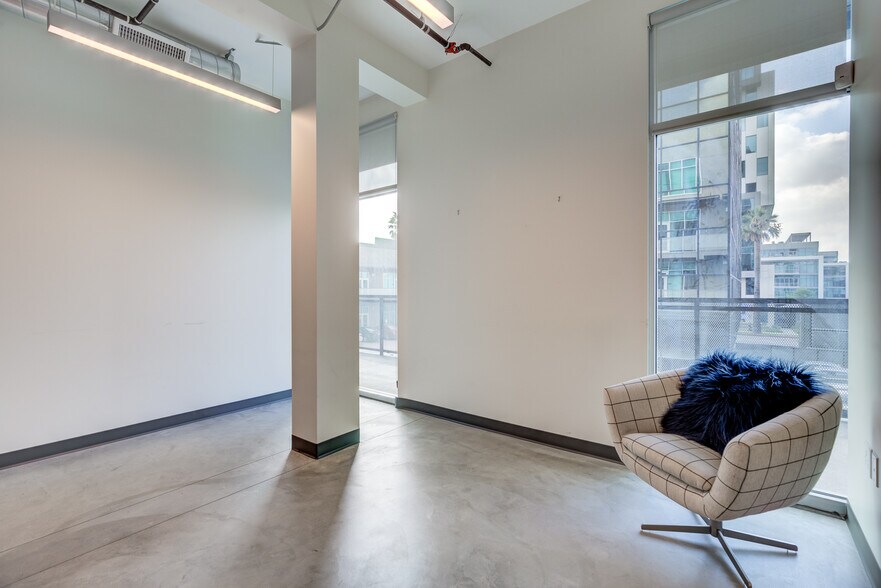 More Photos Of 5815-5825 W Sunset Blvd, Hollywood Office For Lease