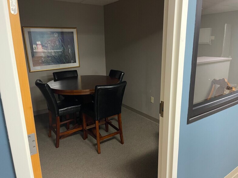 More Photos Of 115 Highway 641 S, Camden Office For Lease