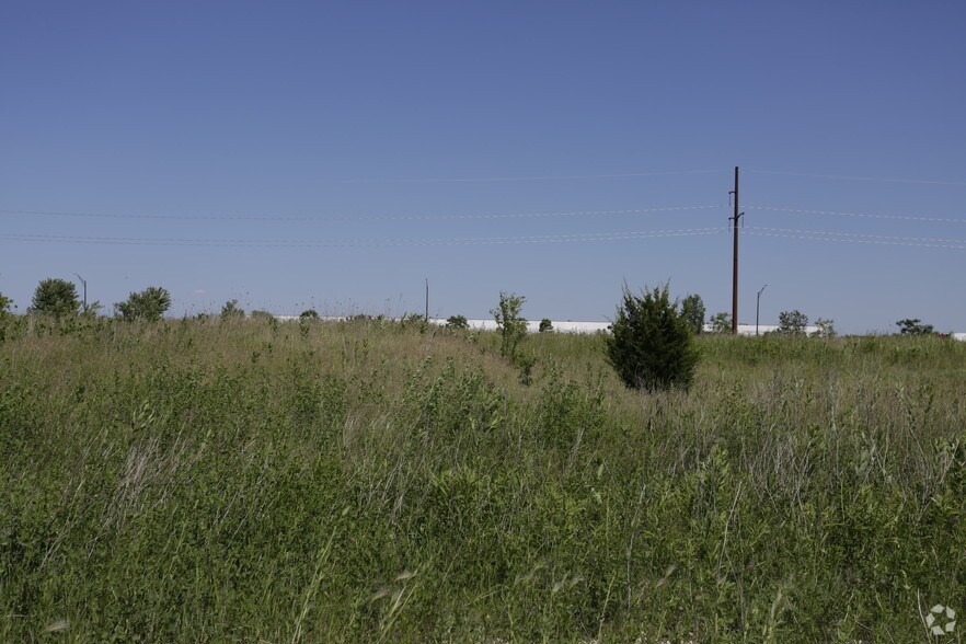 More Photos Of 811 Fairview Dr, Dekalb Industrial For Sale