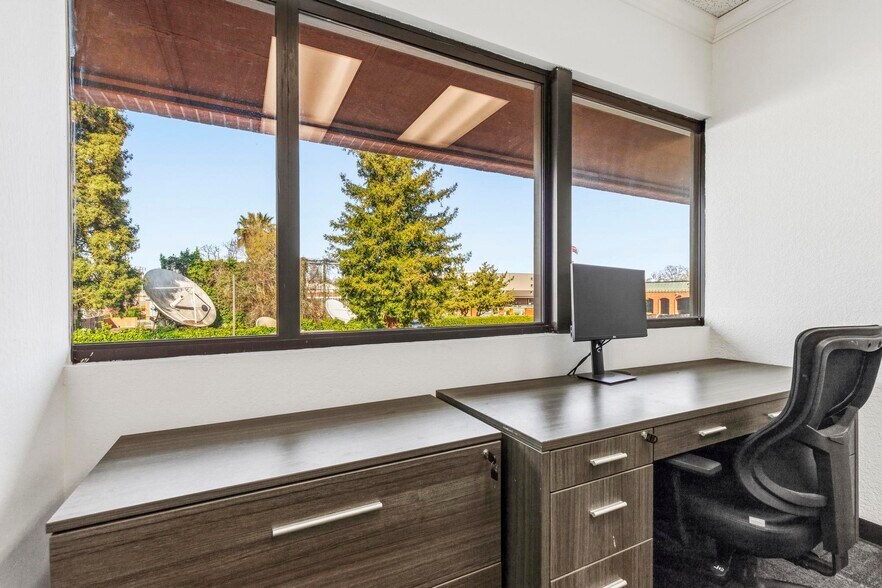 More Photos Of 2555 3rd St, Sacramento Office For Lease