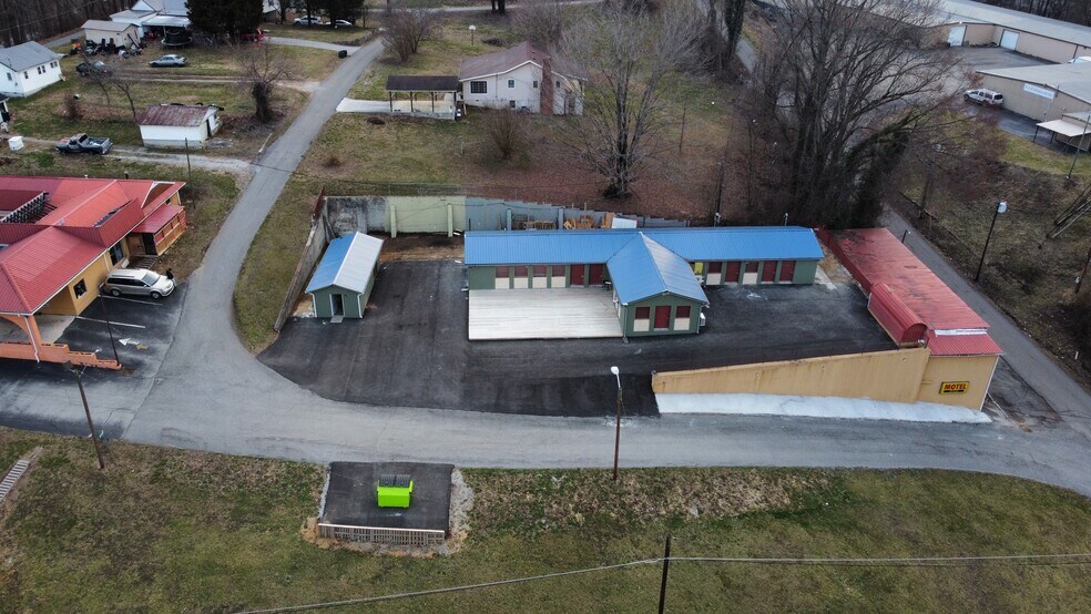 More Photos Of 124 Woods Ave, Caryville Hotel For Sale