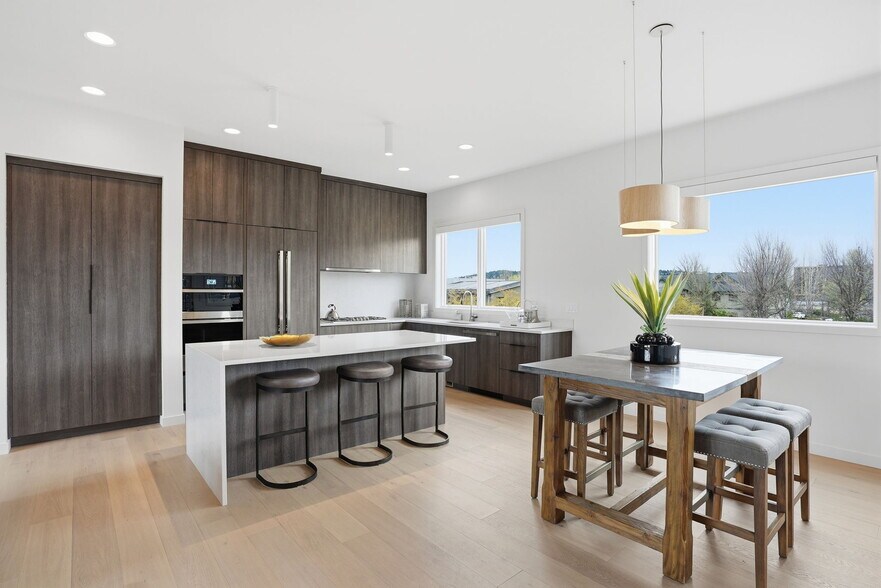 More Photos Of 210 SW Log Ct, Bend Apartments For Sale