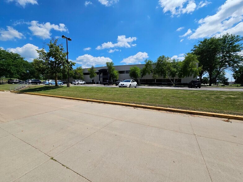 Primary Photo Of 1 Lands End Ln, Dodgeville Office For Sale