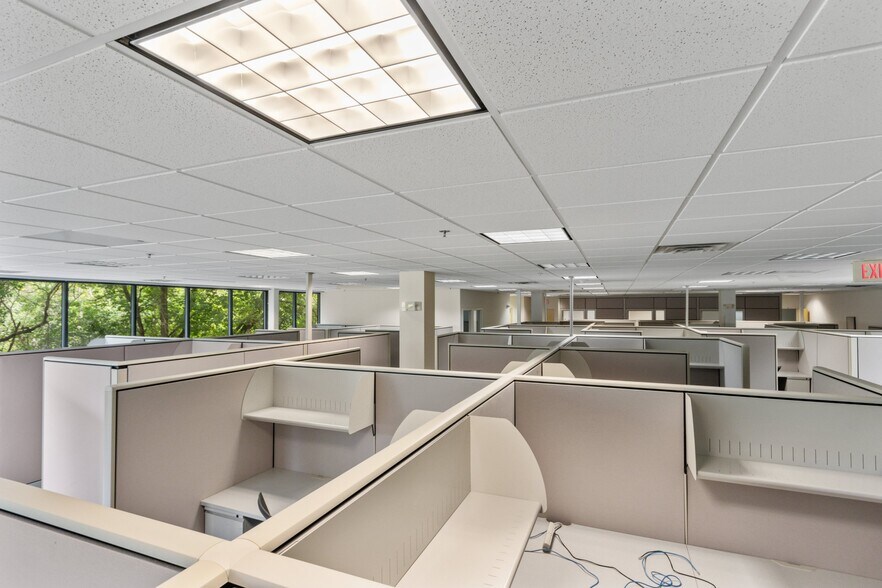 More Photos Of 1088 Springhurst Dr, Green Bay Office For Lease