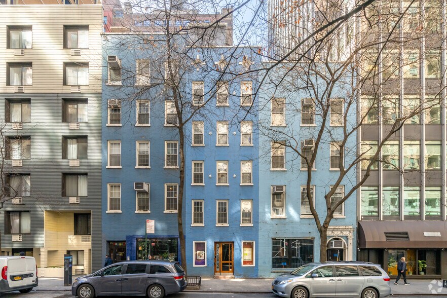 More Photos Of 222 E 46th St, New York Office For Sale