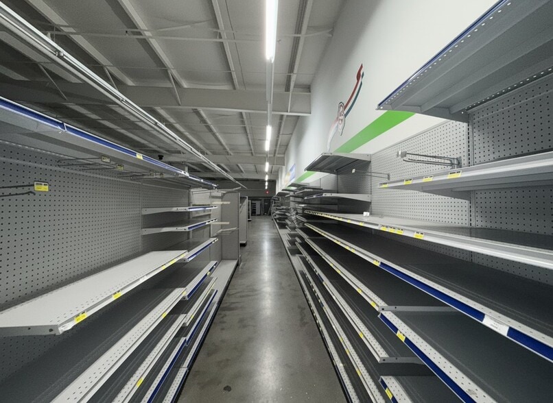 More Photos Of 1514 Sampson St, Westlake Freestanding For Sale