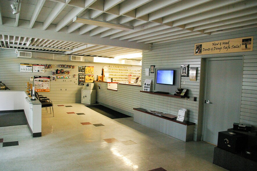 More Photos Of 530 NE Couch St, Portland Light Manufacturing For Lease