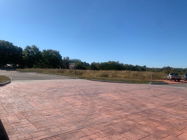 More Photos Of 1207 N Bend Rd, Hebron Storefront Retail Residential For Lease