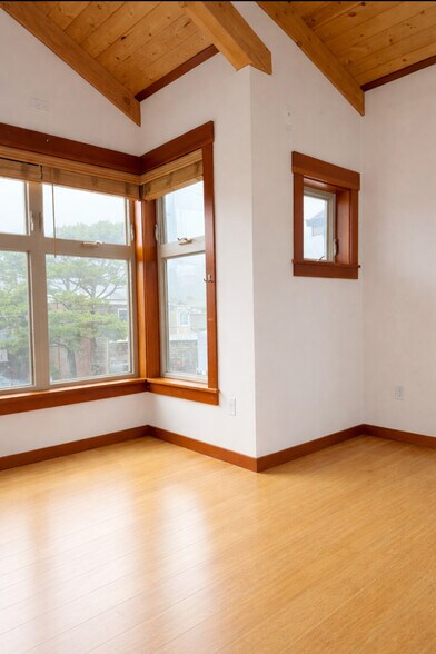 More Photos Of 139 W 2nd Ave, Cannon Beach Office For Lease