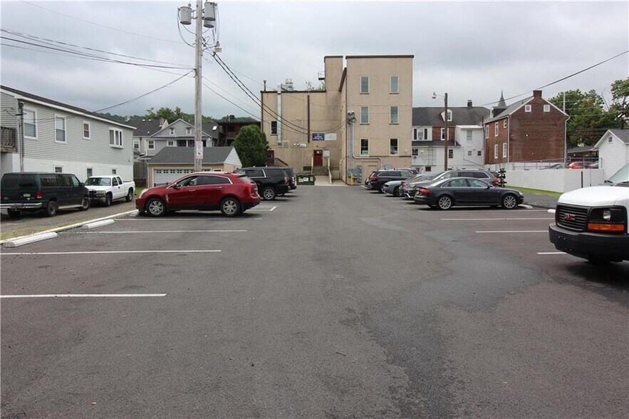 More Photos Of 187-191 Main St, Emmaus Coworking Space