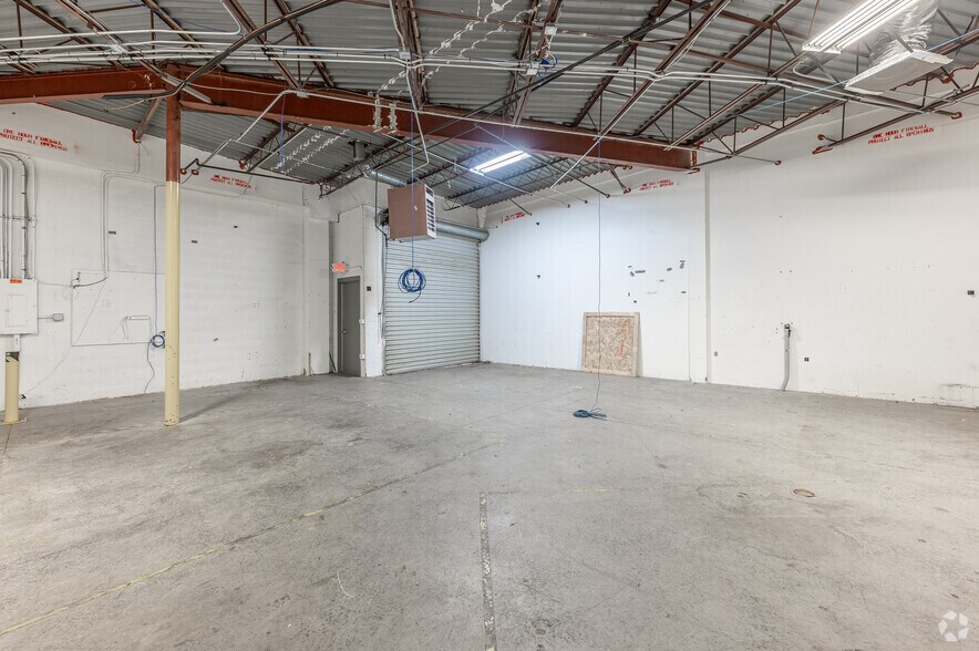 More Photos Of 6500 McDonough Dr, Norcross Showroom For Lease