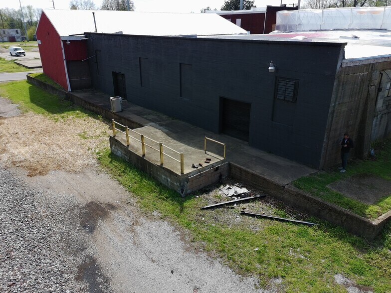 More Photos Of 204 McCreary St, Fort Branch Light Manufacturing For Sale