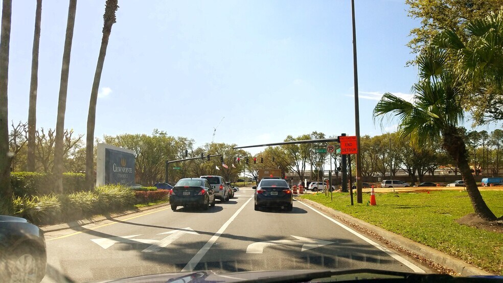 More Photos Of 7802 Kingspointe Pky, Orlando Office For Lease