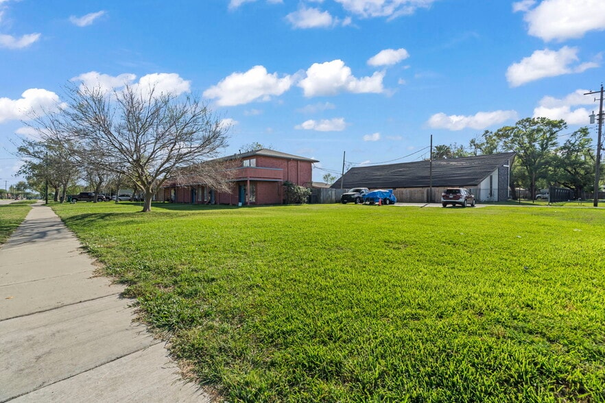 More Photos Of 2816 Lafferty Rd, Pasadena Apartments For Sale