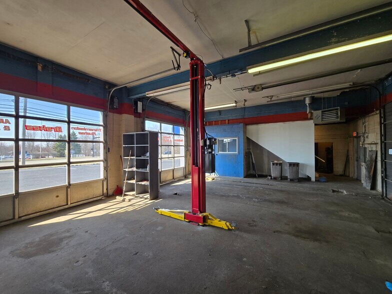 More Photos Of 9360 State Route 43, Streetsboro Auto Repair For Sale