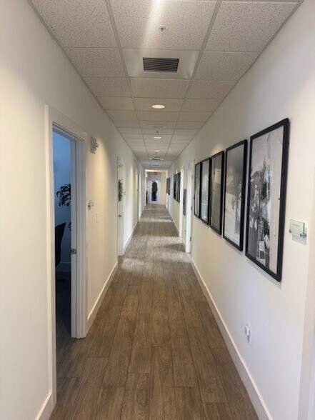 More Photos Of 1333 3rd Ave S, Naples Medical For Sale