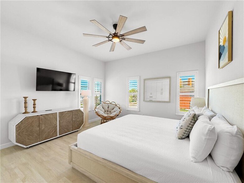 More Photos Of 1601 Ocean Dr, Corpus Christi Apartments For Sale