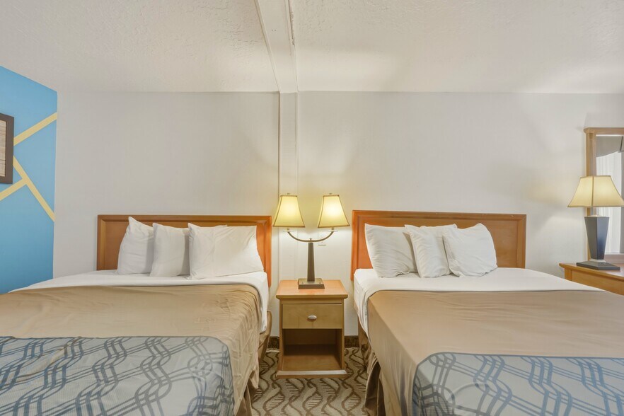 More Photos Of 311 E Main St, Vernal Hotel For Sale