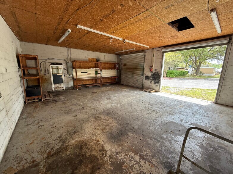 More Photos Of 850500 Us-17, Yulee Auto Repair For Lease