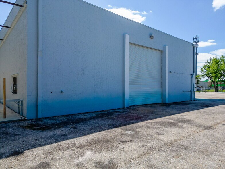 More Photos Of 5524 Independence Ct, Punta Gorda Warehouse For Sale