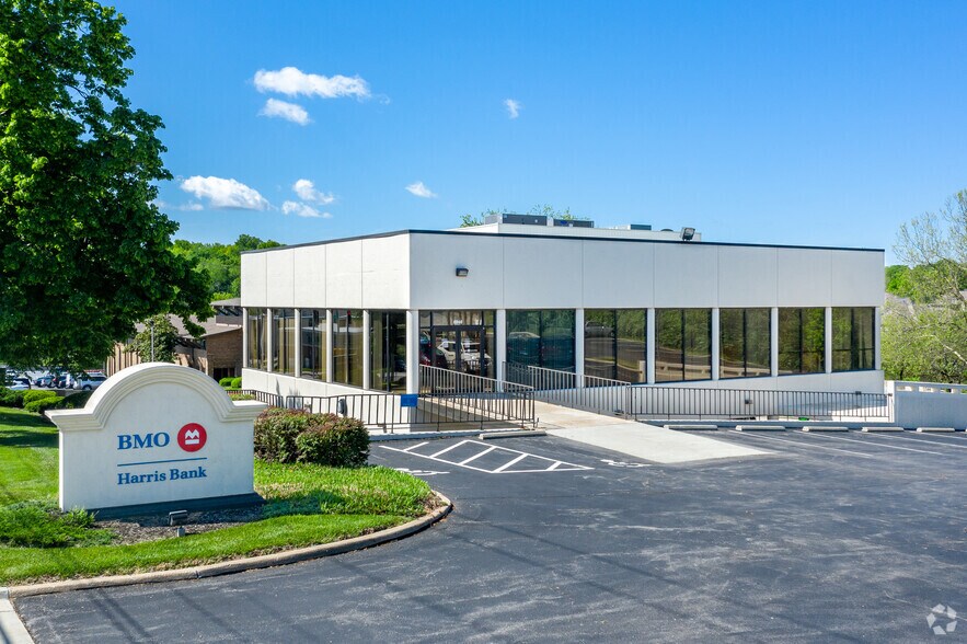 Primary Photo Of 8840 State Line Rd, Leawood Bank For Sale