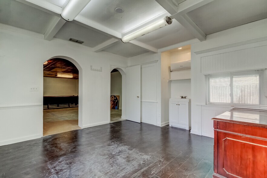 More Photos Of 4539 Mile Stretch Dr, Holiday Office For Sale