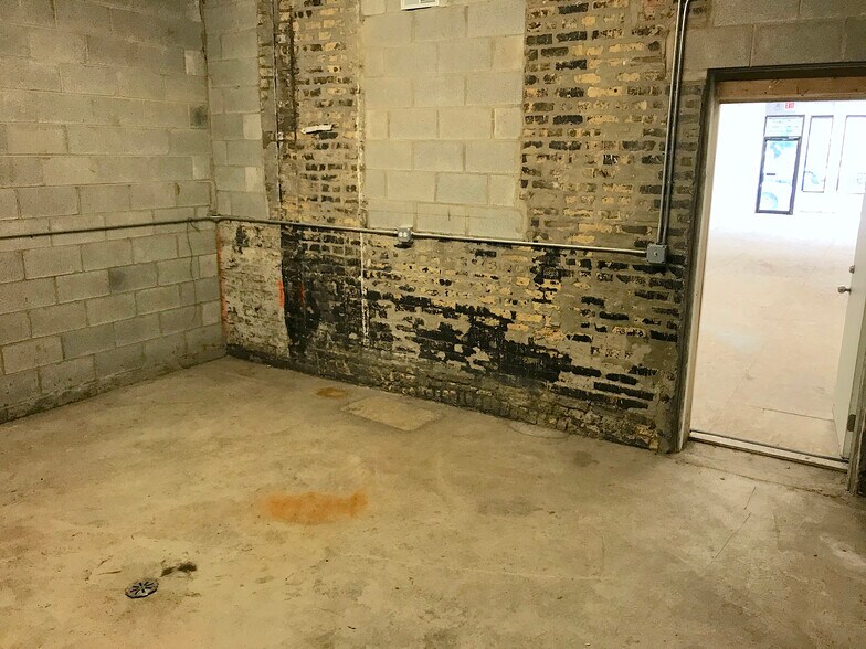 More Photos Of 4716-4722 N Kedzie Ave, Chicago Storefront Retail Residential For Lease