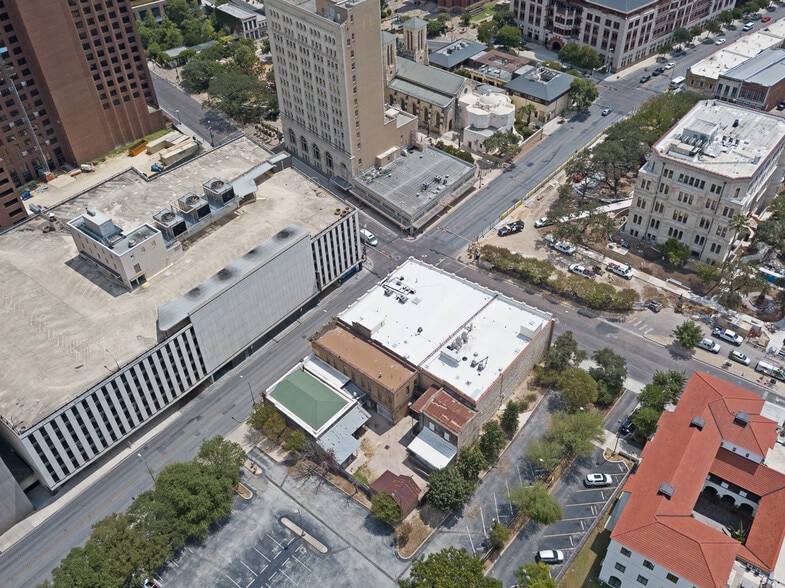 More Photos Of 111-113 N Flores St, San Antonio Storefront Retail Residential For Sale