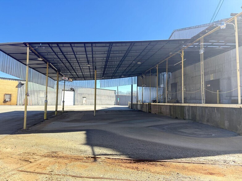 More Photos Of 878 E Broadway St, Griffin Industrial For Lease