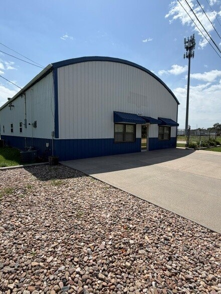 More Photos Of 2700 Kansas Ave, Hastings Distribution For Lease