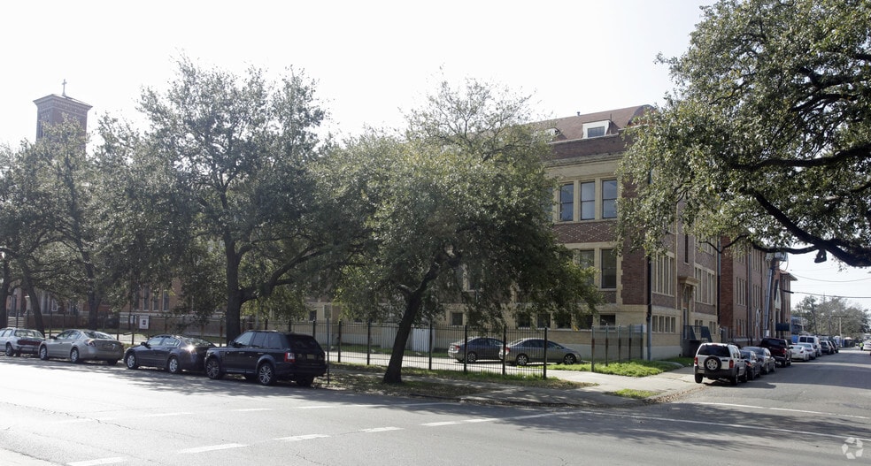 More Photos Of 3220-3222 Canal St, New Orleans Specialty For Sale