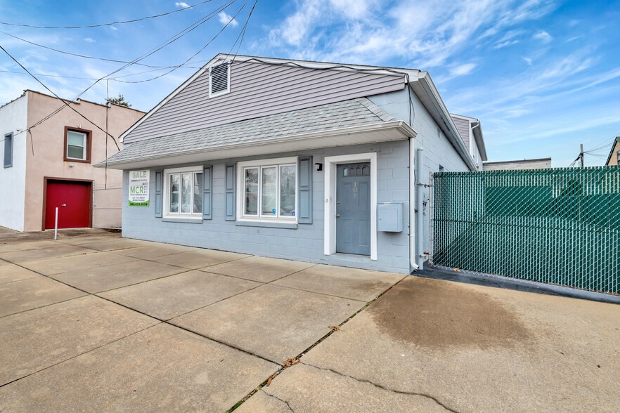 More Photos Of 101 N Gray Ave, Wilmington Medical For Sale