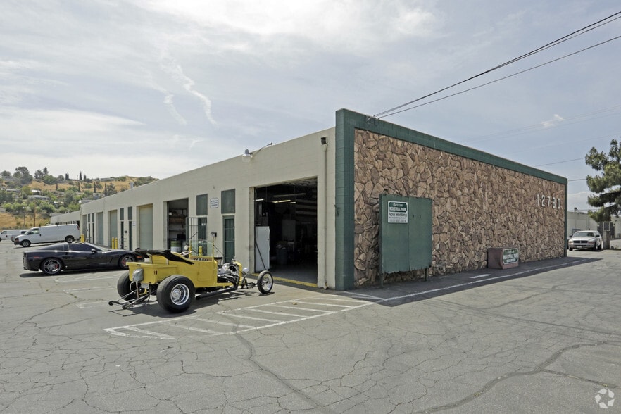 More Photos Of 12780 Pierce St, Pacoima Warehouse For Lease