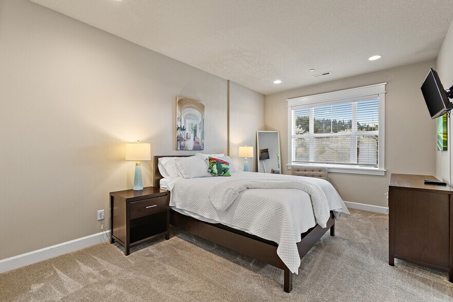 More Photos Of 9414 SE Causey Ave, Happy Valley Apartments For Sale