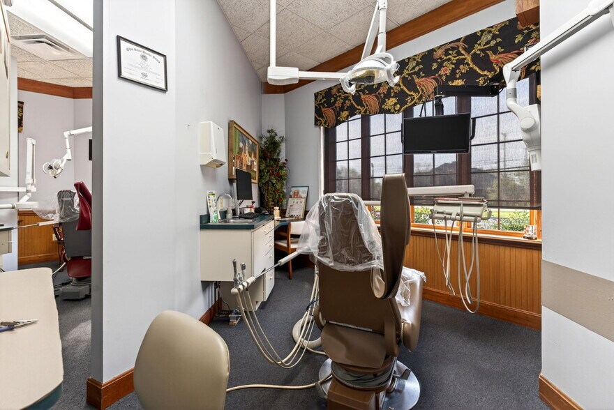 More Photos Of 1964 N Lakeman Dr, Bellbrook Medical For Sale