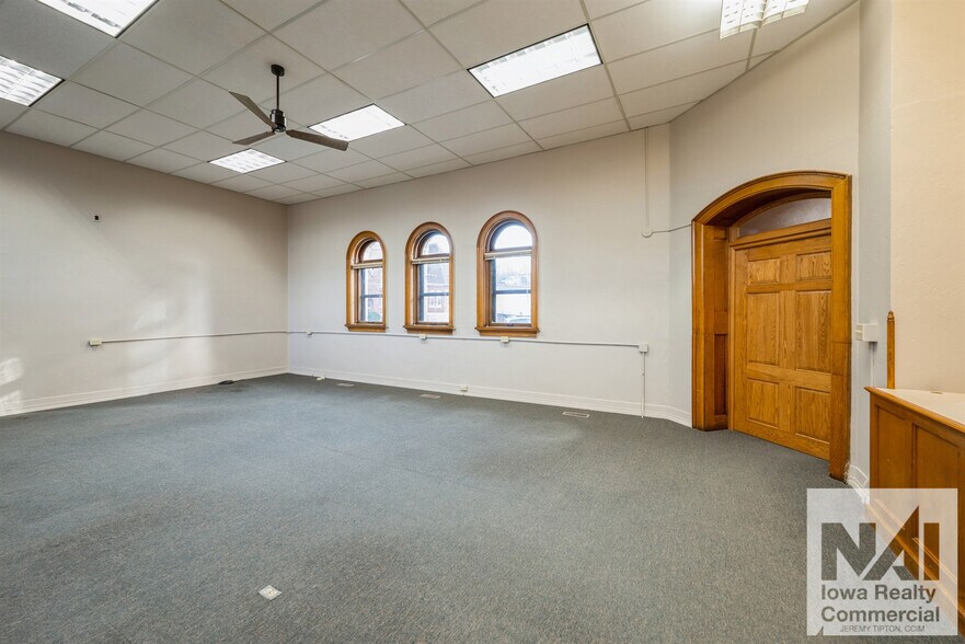 More Photos Of 100 E 1st St, Anamosa Specialty For Sale