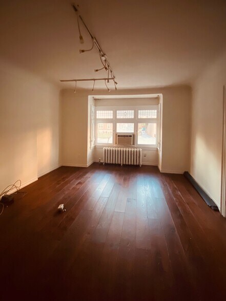 More Photos Of 2722 Yonge St, Toronto General Retail For Sale