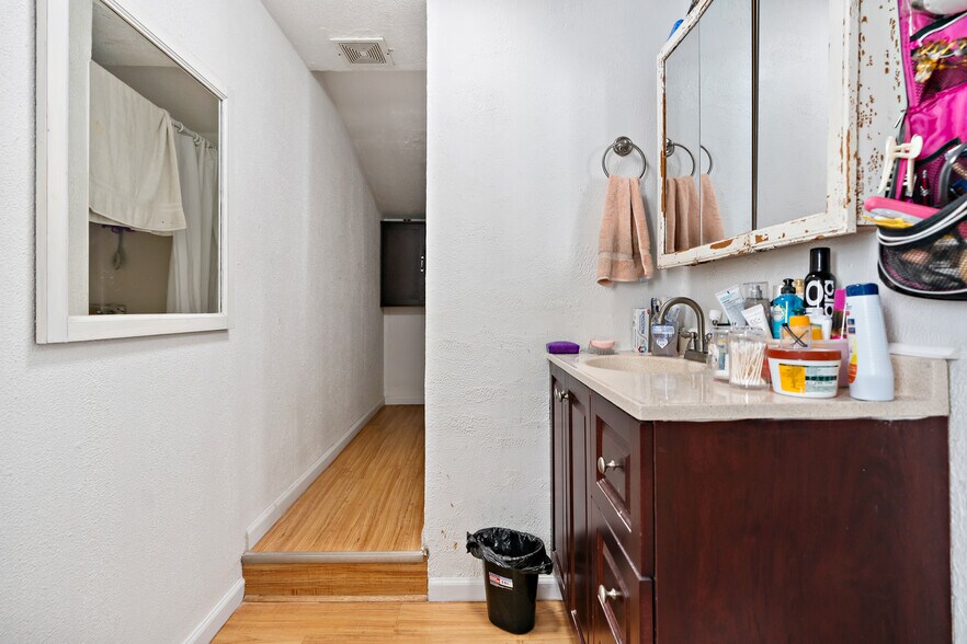 More Photos Of 200 S Wall St, Itasca Warehouse For Sale