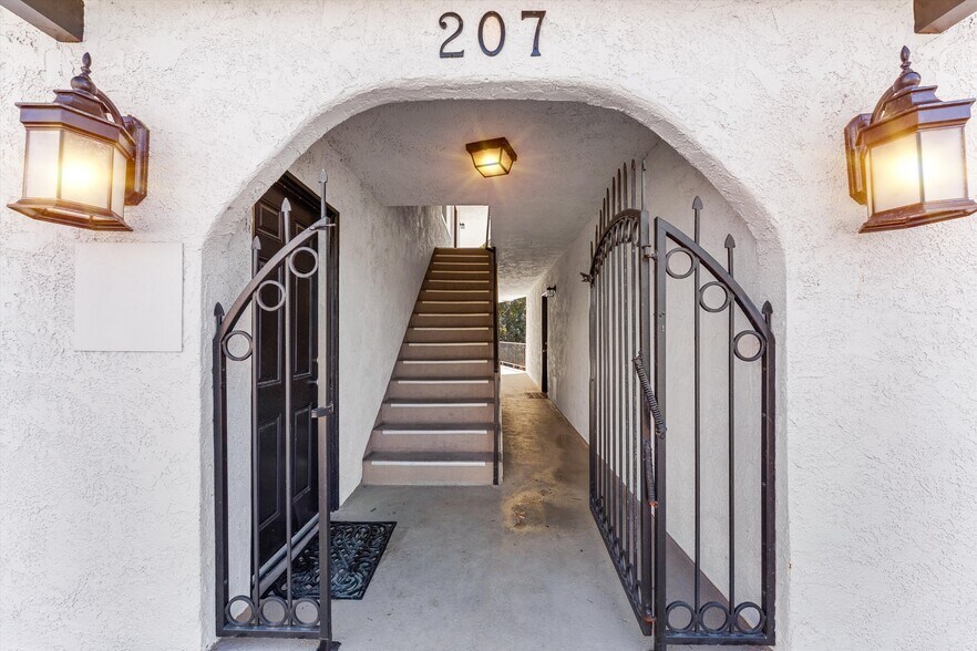 More Photos Of 207 W Marquita, San Clemente Apartments For Sale
