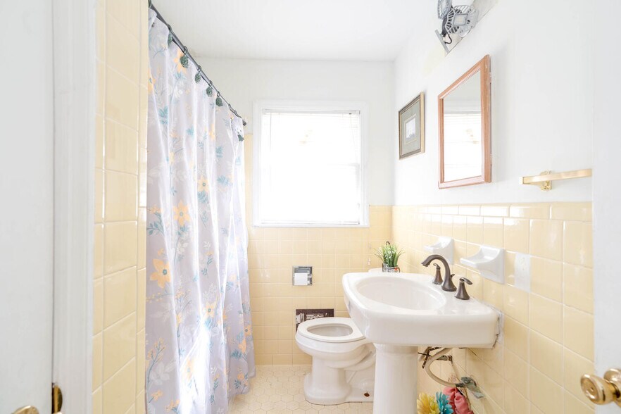 More Photos Of 3865 Story Dr SW, Marietta Medical For Sale