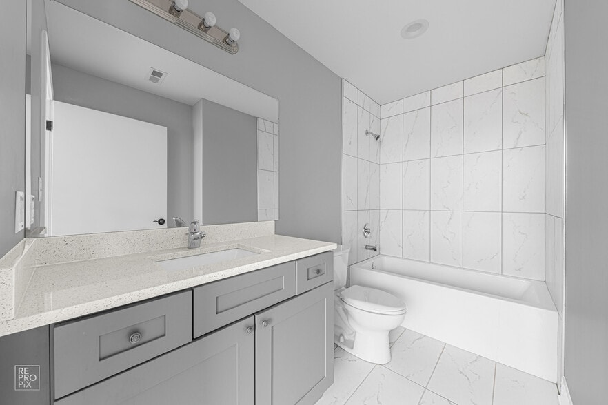 More Photos Of 10301 S Kedzie Ave, Chicago Storefront Retail Residential For Lease