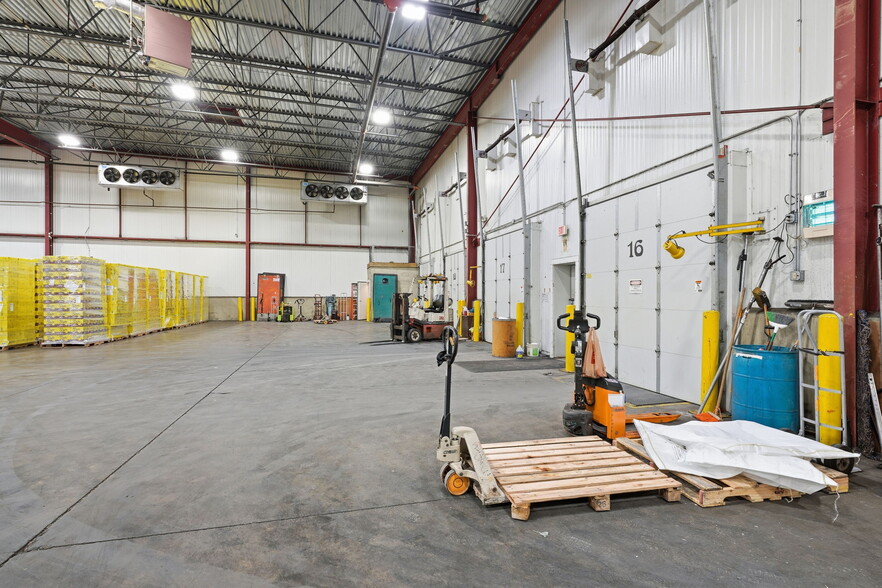 More Photos Of 8201 NE Hickory St, Minneapolis Truck Terminal For Sale