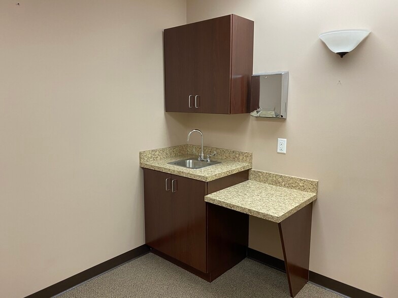 More Photos Of 1500 Oglethorpe Ave, Athens Medical For Lease