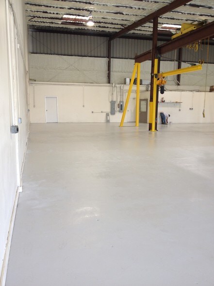 More Photos Of 131 Industrial Dr, Slidell Warehouse For Lease