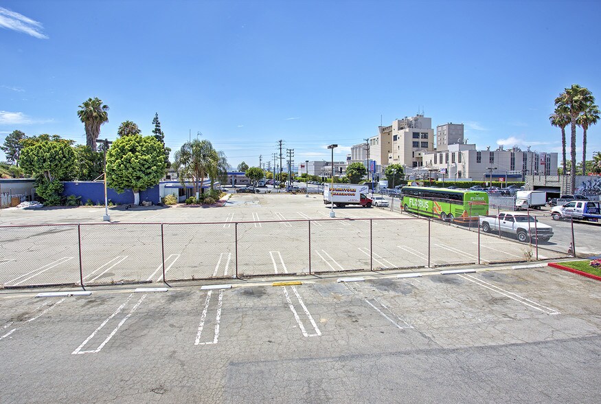 More Photos Of 15701 Roscoe Blvd, North Hills Freestanding For Sale