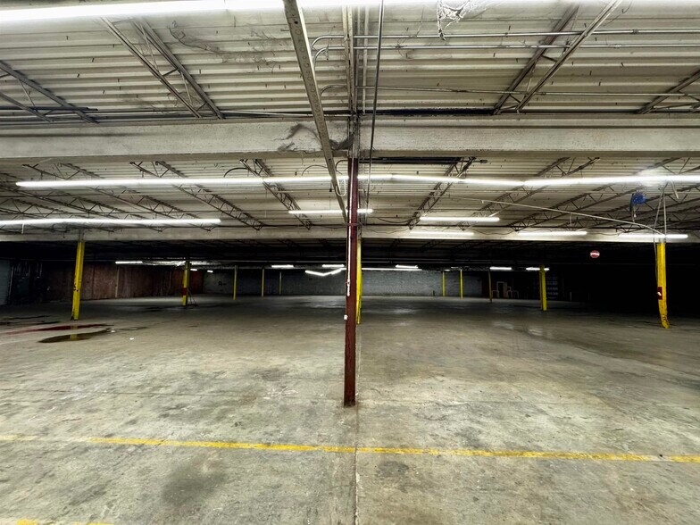 More Photos Of 235 S Hampton Ave, Johnsonville Warehouse For Sale