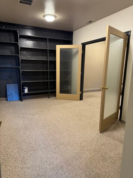 More Photos Of 718 N Main Ave, Gresham Loft Creative Space For Lease