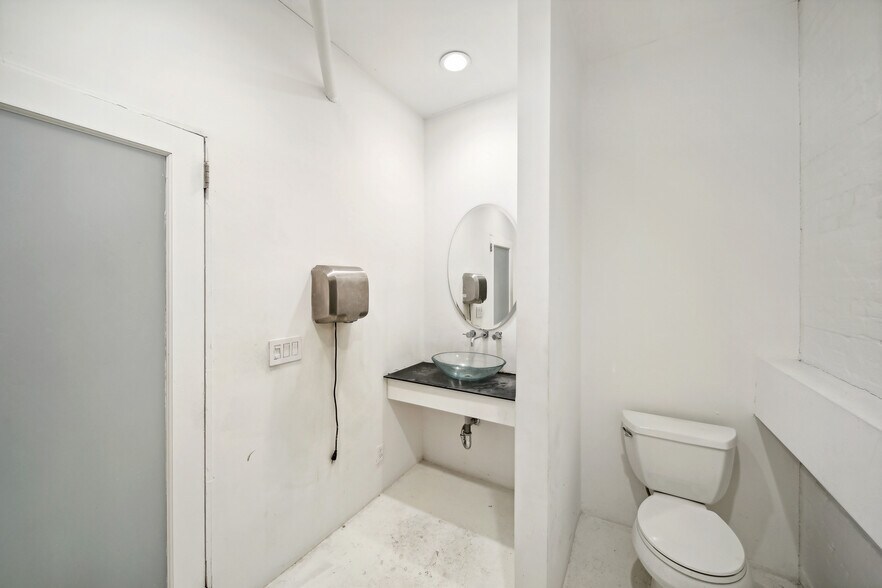 More Photos Of 359 Broadway, New York Office For Lease